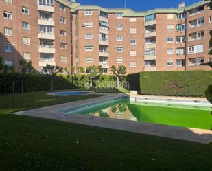 Swimming pool of Flat to rent in Valladolid Capital  with Heating, Terrace and Community pool