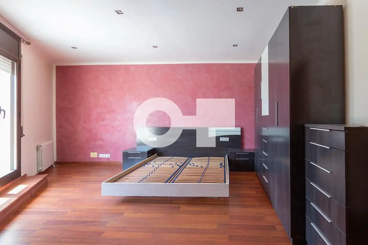 Habitación de Ático en venta en Castelldefels con Calefacción, Parquet y Terraza