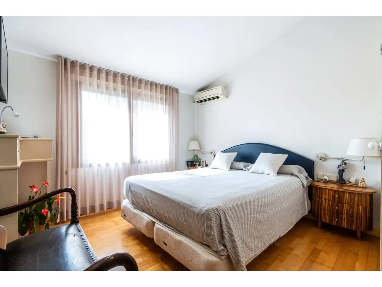 Dormitori de Casa o xalet en venda en Castellar del Vallès amb Aire condicionat, Calefacció i Jardí privat