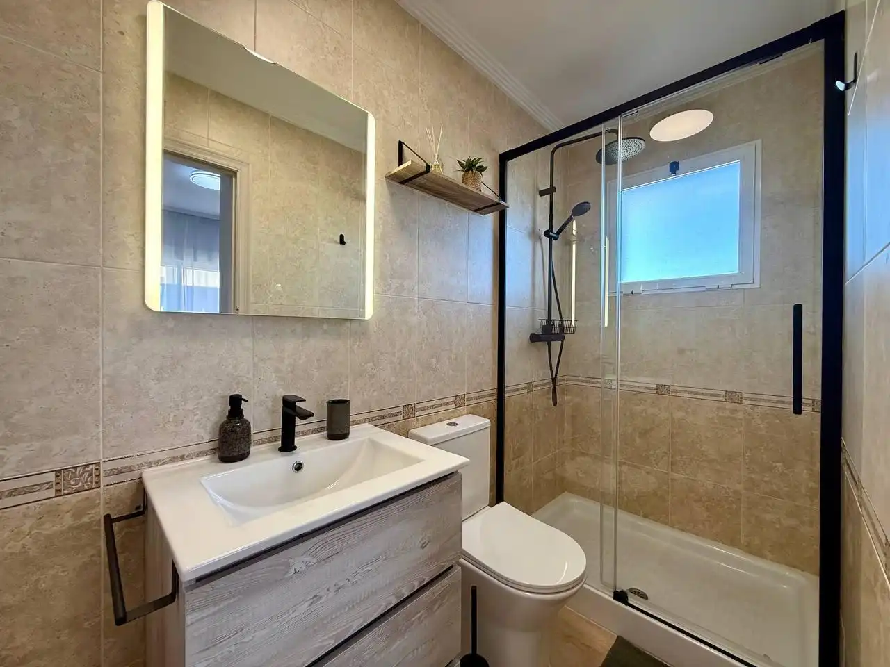 Baño de Apartamento en venta en Guardamar del Segura con Aire acondicionado, Jardín privado y Terraza