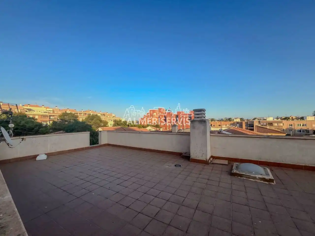 Terrassa de Casa o xalet en venda en Roquetas de Mar amb Aire condicionat i Moblat