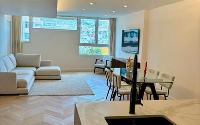 Living room of Flat to rent in Marbella  with Air Conditioner, Parquet flooring and Furnished