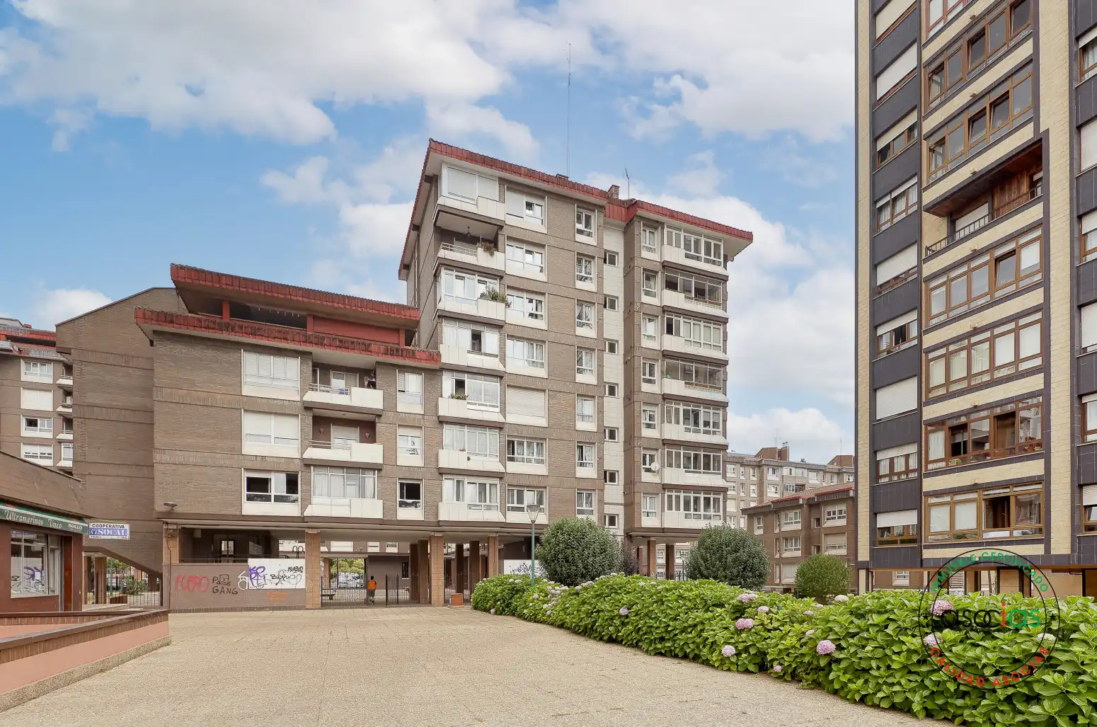 Außenansicht von Wohnung zum Verkauf in Gijón  mit Heizung, Parkett und Balkon