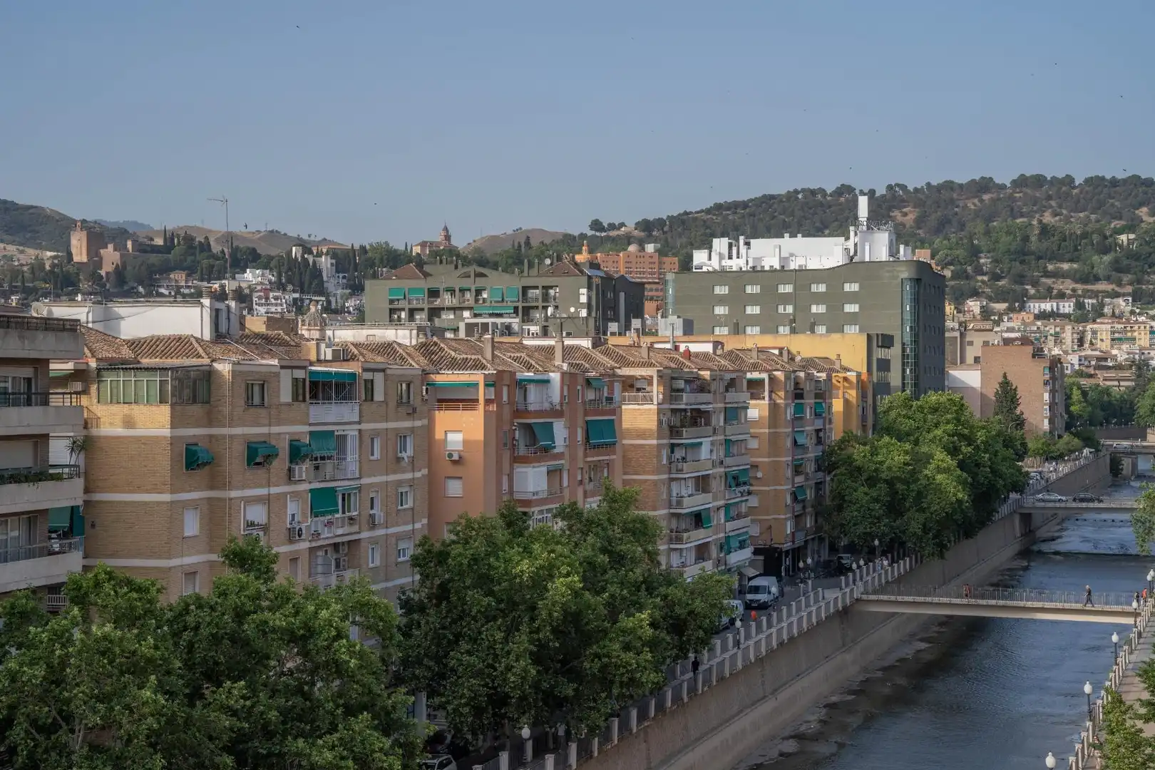 Außenansicht von Dachboden zum Verkauf in Granada mit Klimaanlage
