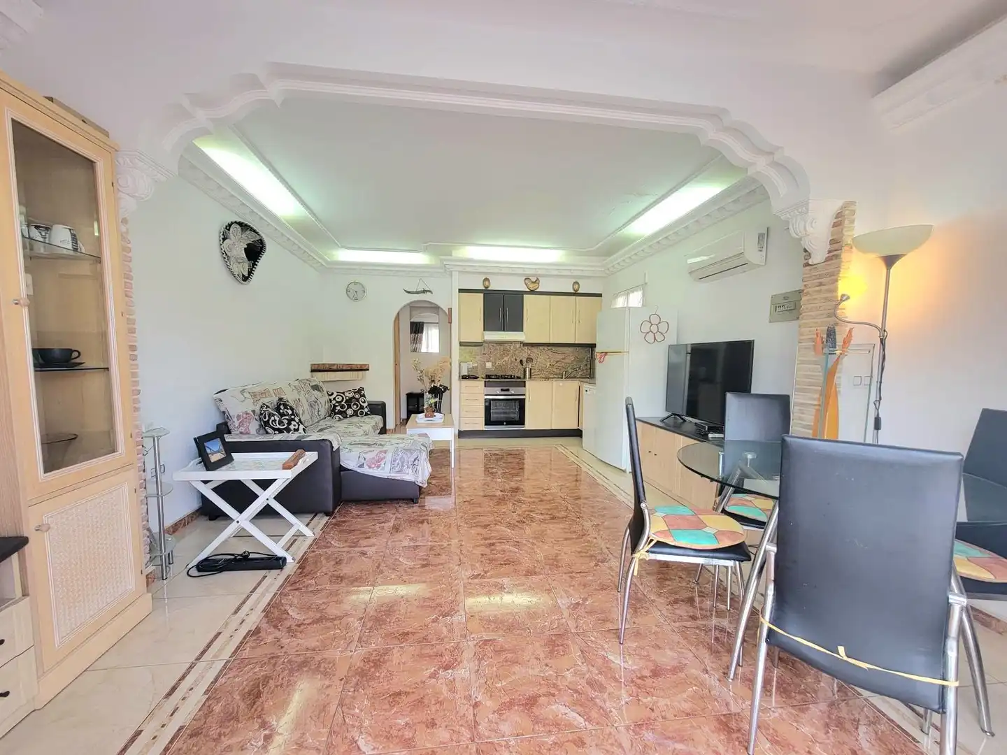 Sala de estar de Casa adosada en venta en Torrevieja con Aire acondicionado, Terraza y Trastero
