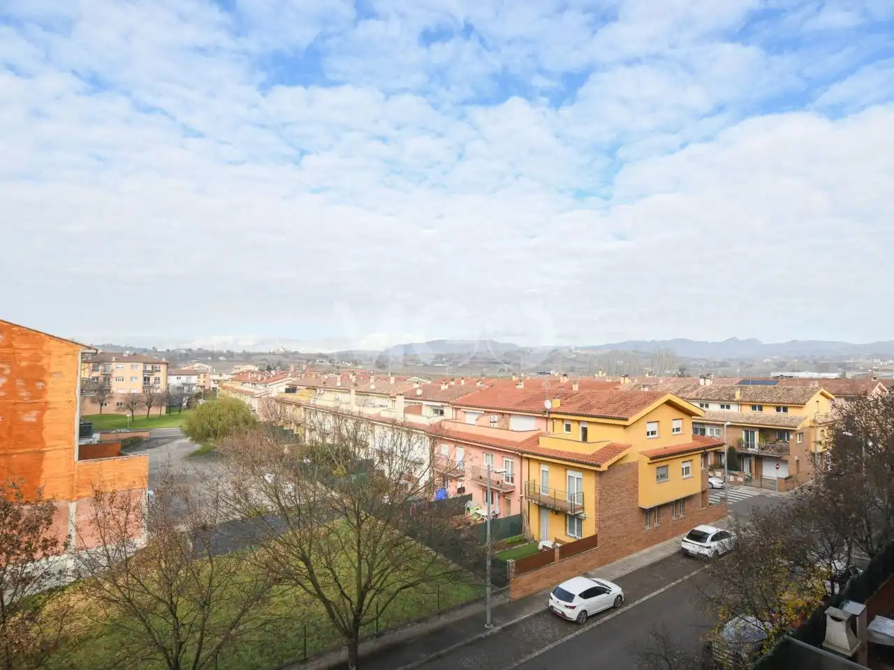 Außenansicht von Wohnung zum Verkauf in Manlleu mit Heizung, Parkett und Terrasse