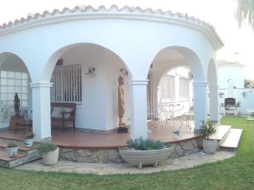 Xalet amb jardí en venda a LLUIS DOMENECH MONTANER