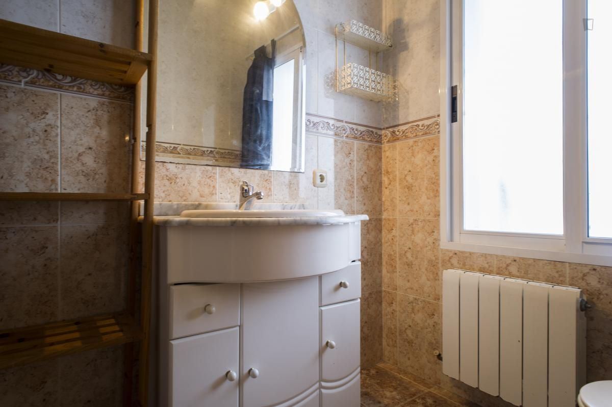Badezimmer von Wohnungen miete in Salamanca Capital mit Heizung, Möbliert und Waschmaschine