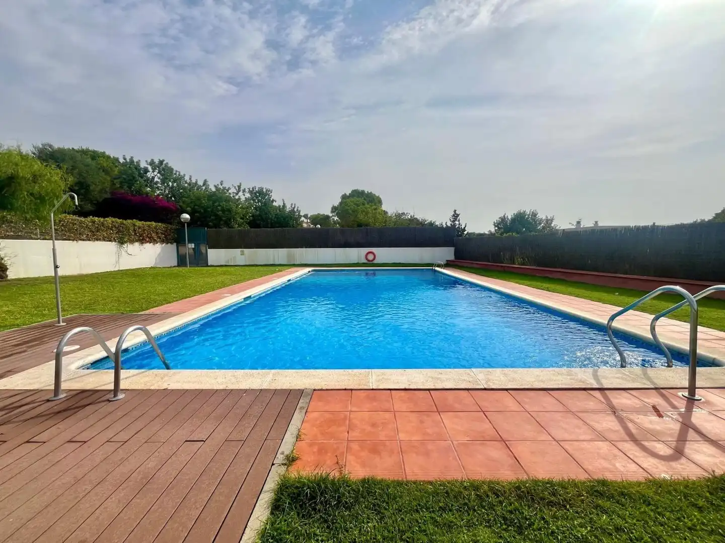 Piscina de Casa adosada en venda en Vilanova i la Geltrú amb Calefacció, Terrassa i Balcó