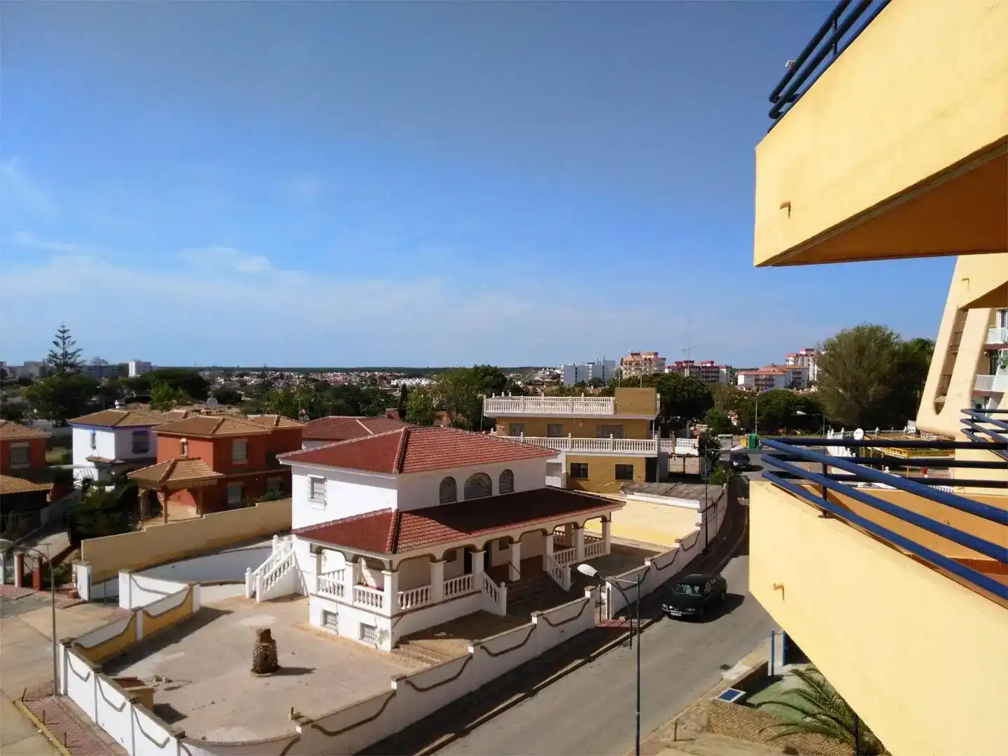 Vista exterior de Pis de lloguer en Almonte amb Jardí privat, Piscina i Moblat