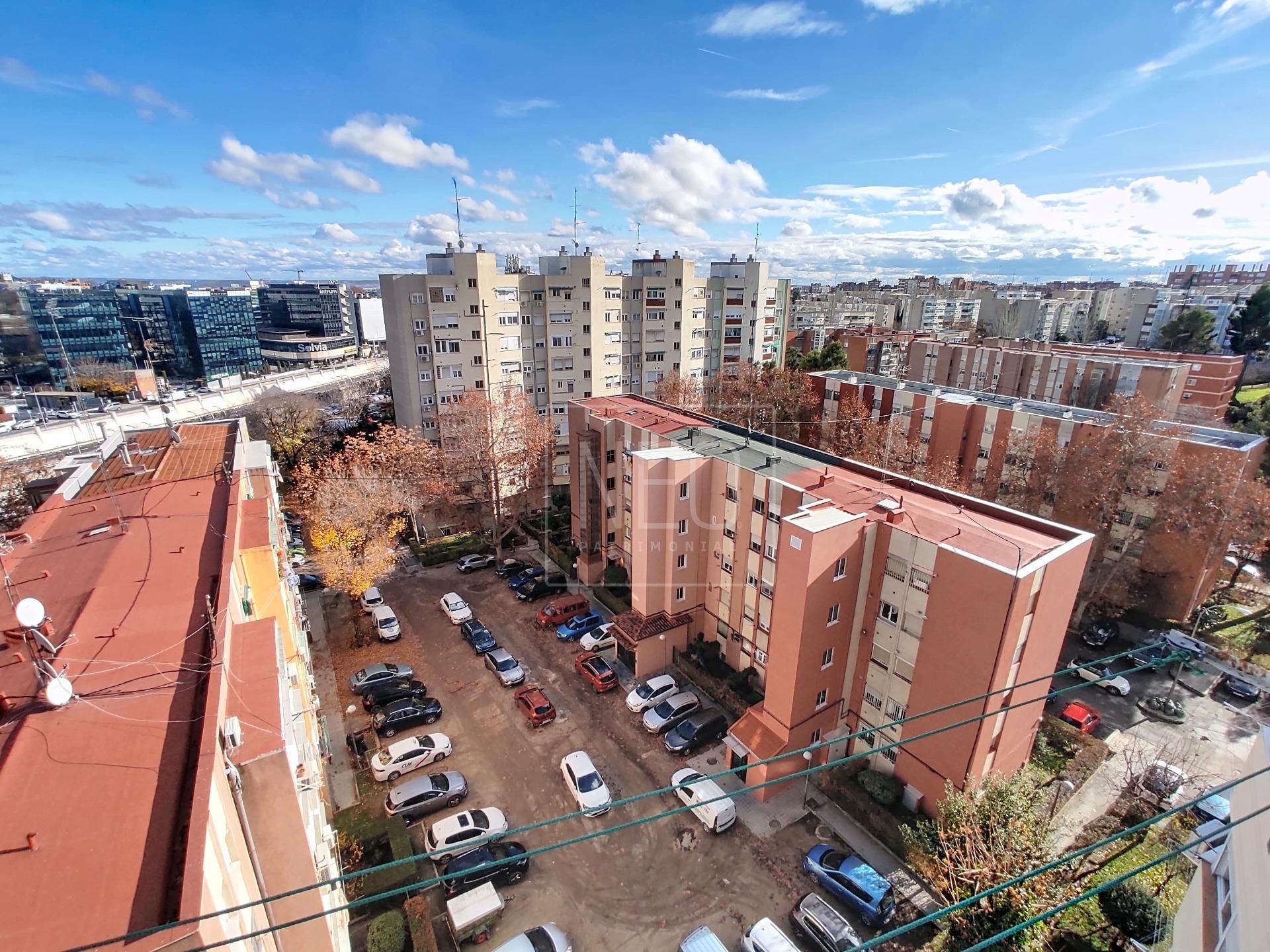 Vista exterior de Pis en venda en  Madrid Capital amb Calefacció, Parquet i Traster