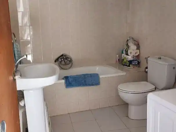 Bany de Casa o xalet en venda en Pueblica de Valverde amb Balcó