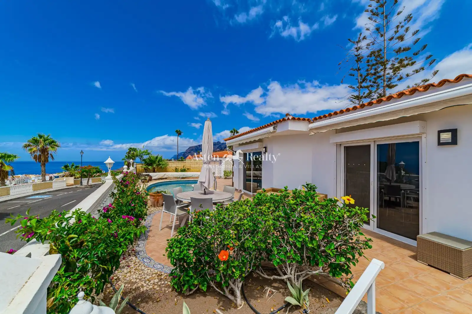 Vista exterior de Casa o chalet en venta en Santiago del Teide con Terraza, Piscina y Amueblado
