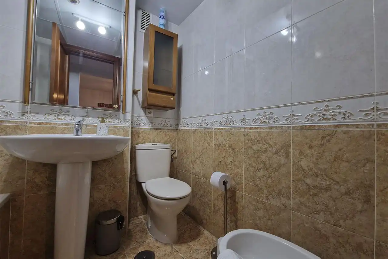 Bany de Pis de lloguer en Benalmádena amb Piscina i Moblat