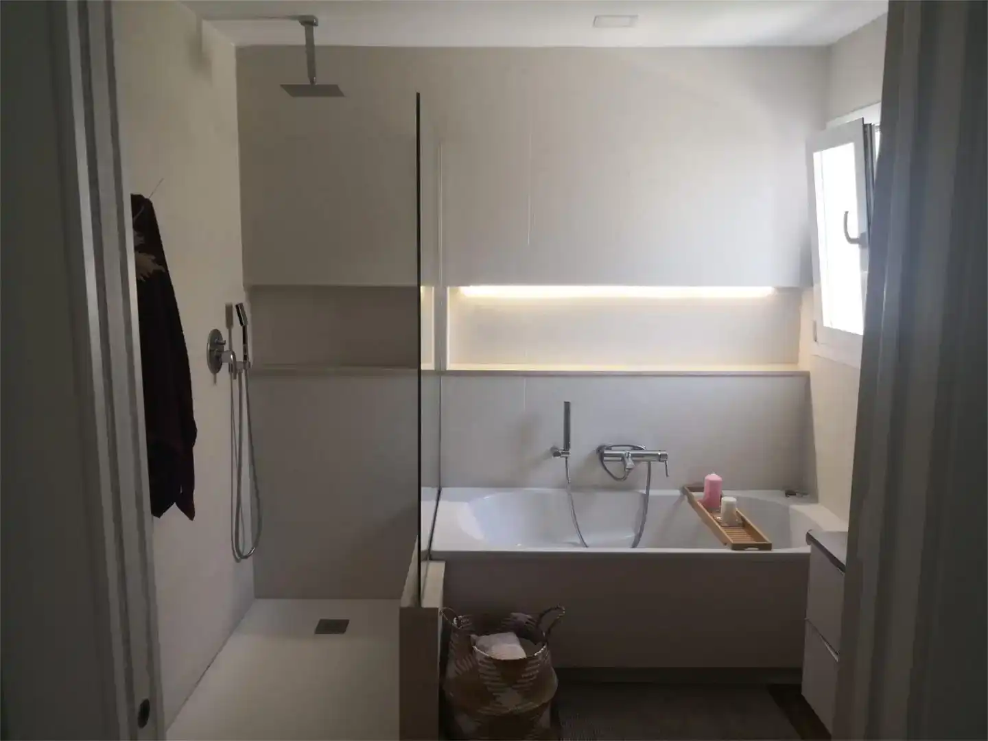 Bany de Casa o xalet en venda en Vélez-Málaga amb Aire condicionat, Piscina i Balcó
