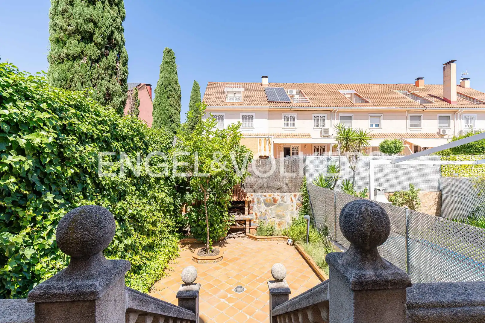 Vista exterior de Casa o xalet en venda en Getafe amb Calefacció, Jardí privat i Terrassa