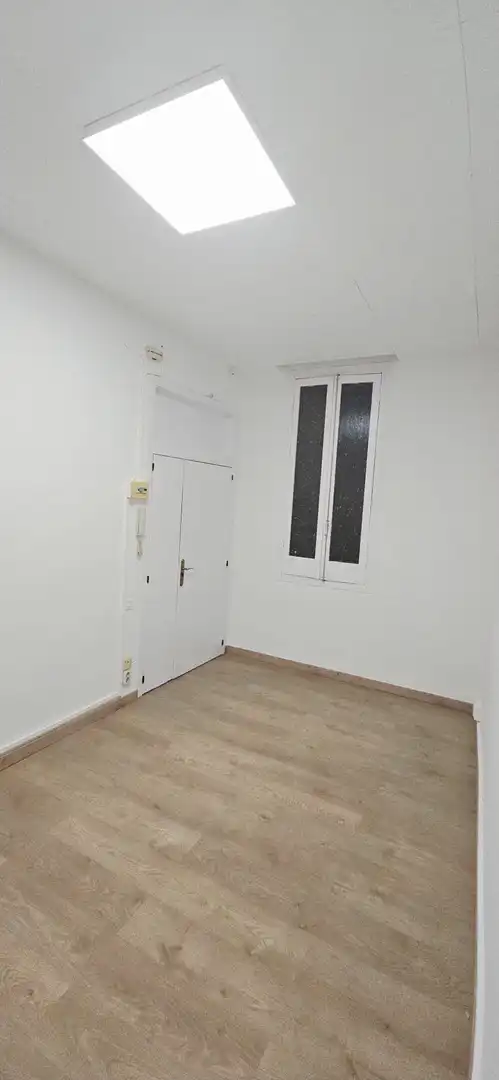 Habitación de Oficina de alquiler en Ciutat Vella