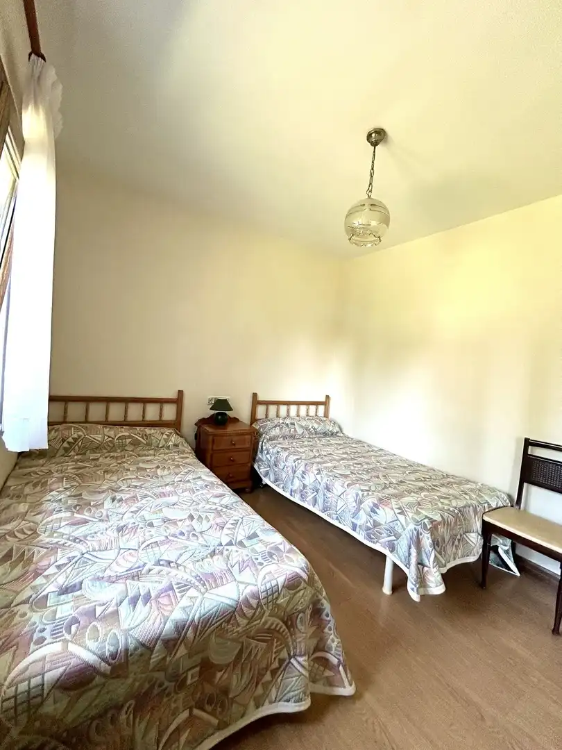 Habitación de Casa o chalet en venta en Villadangos del Páramo con Calefacción, Terraza y Piscina