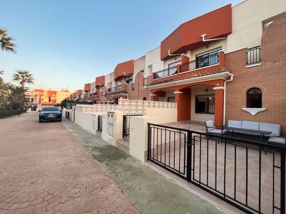 Vista exterior de Casa adosada en venda en Orihuela amb Terrassa, Traster i Piscina