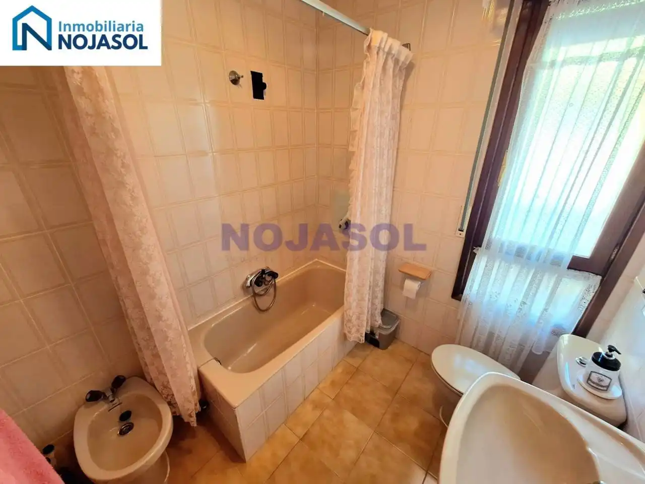 Baño de Apartamento en venta en Noja con Terraza, Amueblado y Balcón