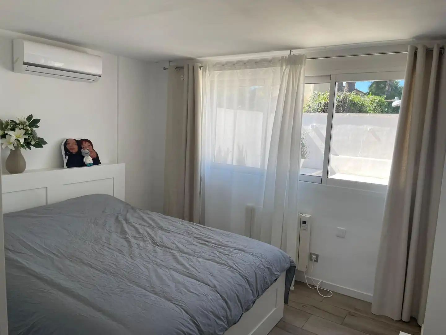 Bedroom of Houses for rent in Paterna  with Air Conditioner, Private garden and Parquet flooring