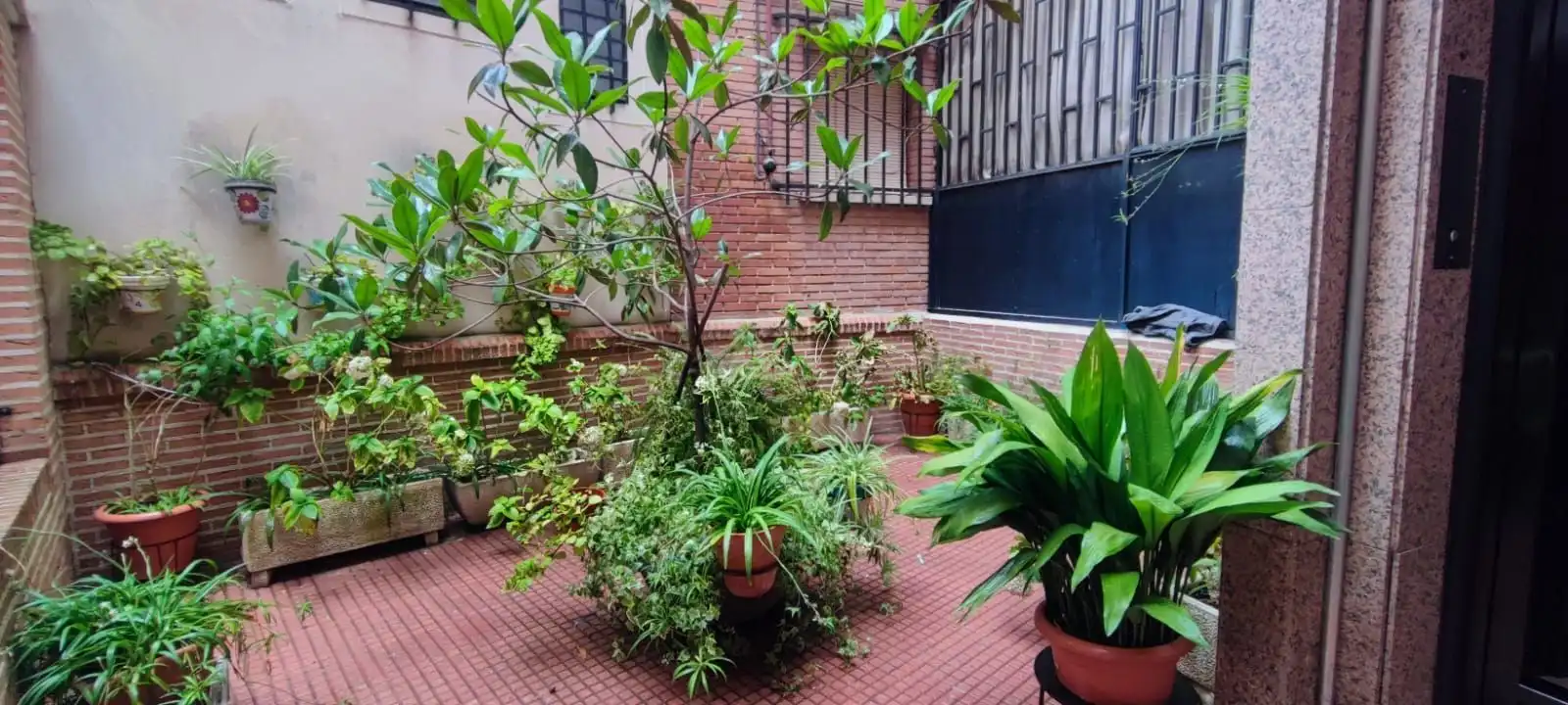 Terraza de Local en venta en Alcalá de Henares con Aire acondicionado
