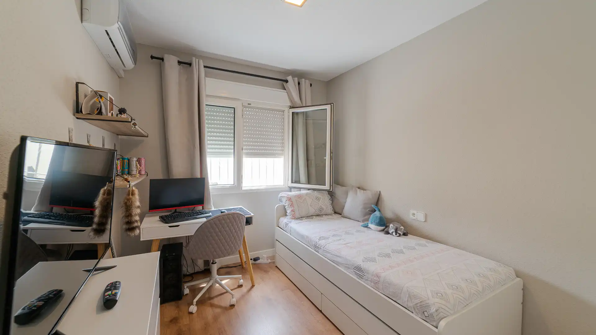 Dormitori de Casa o xalet en venda en San Miguel de Salinas amb Aire condicionat, Jardí privat i Terrassa
