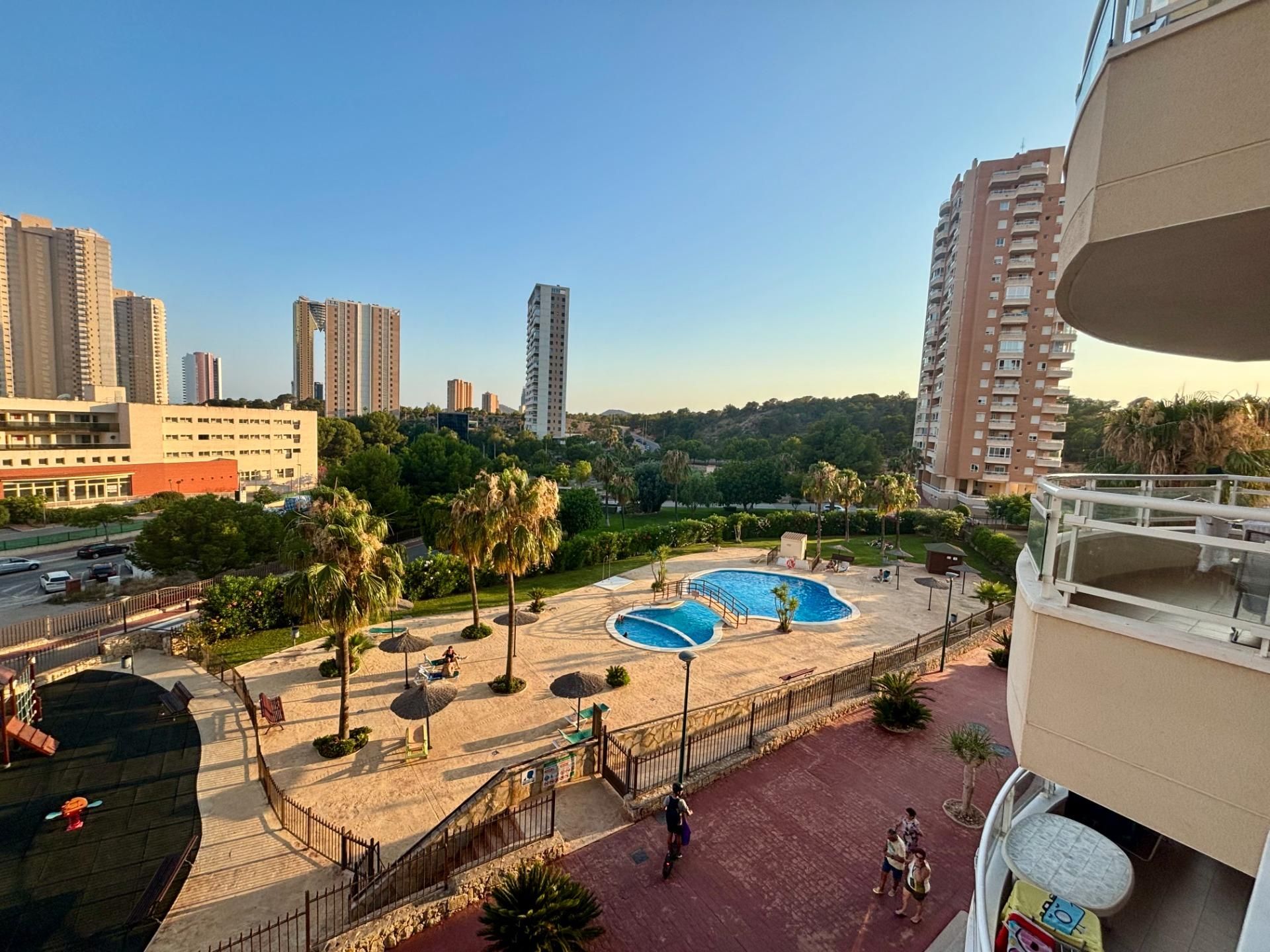 Piscina de Pis en venda en Benidorm amb Aire condicionat, Jardí privat i Terrassa
