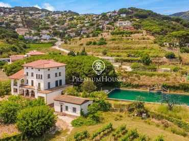 Casa rústica con balcón en venta en Alella