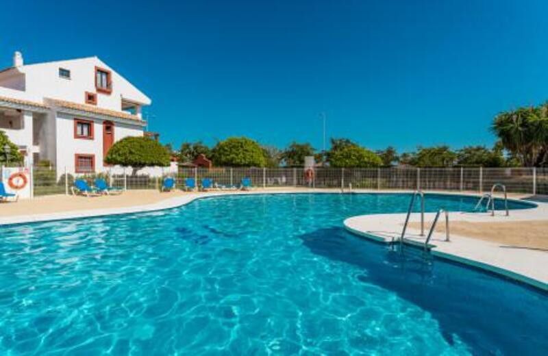 Swimming pool of Planta baja for sale in Marbella  with Air Conditioner, Heating and Terrace