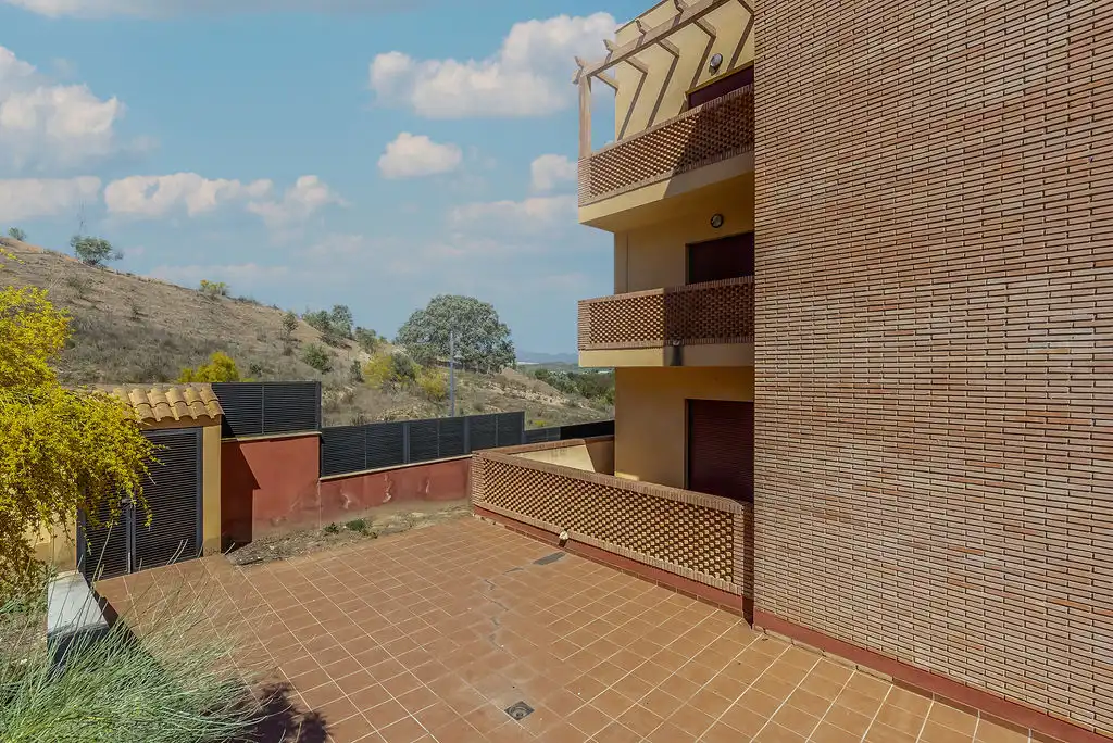Vista exterior de Edifici en venda en Atarfe