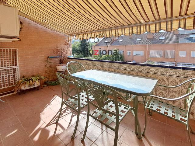 Casa adosada en Alquiler en Travesía del Castaño en Parque Coimbra