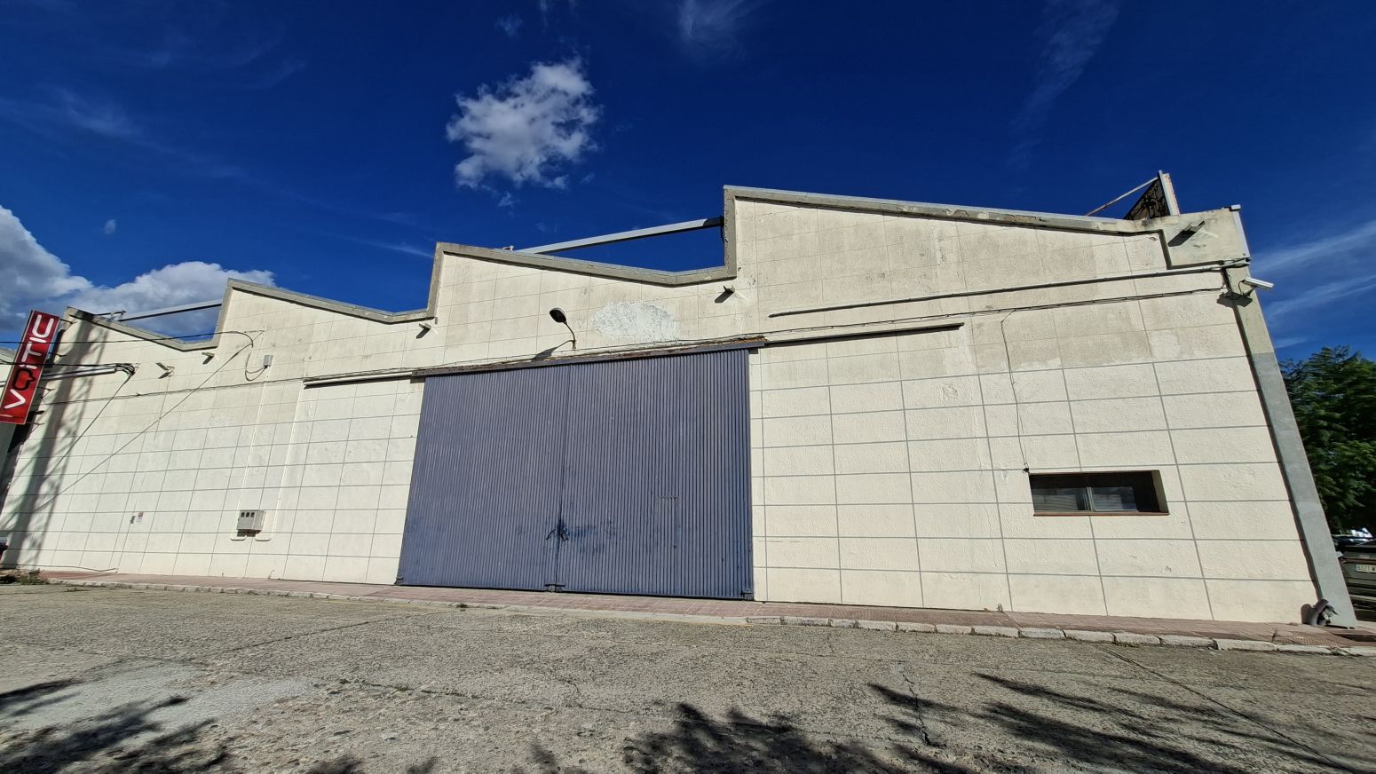 Vista exterior de Nave industrial de alquiler en Reus