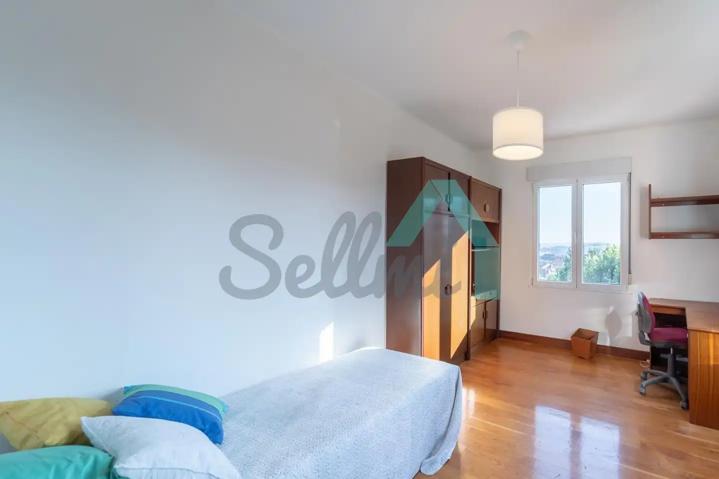 Schlafzimmer von Wohnung zur untervermieten in Oviedo  mit Heizung, Parkett und Möbliert