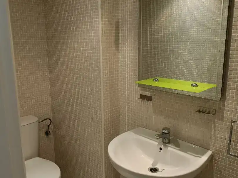 Bany de Pis en venda en Málaga amb Aire condicionat, Traster i Piscina