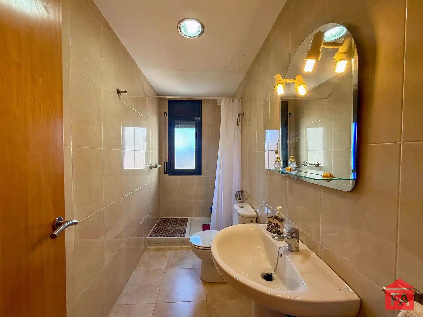 Baño de Ático en venta en El Vendrell con Calefacción, Terraza y Trastero