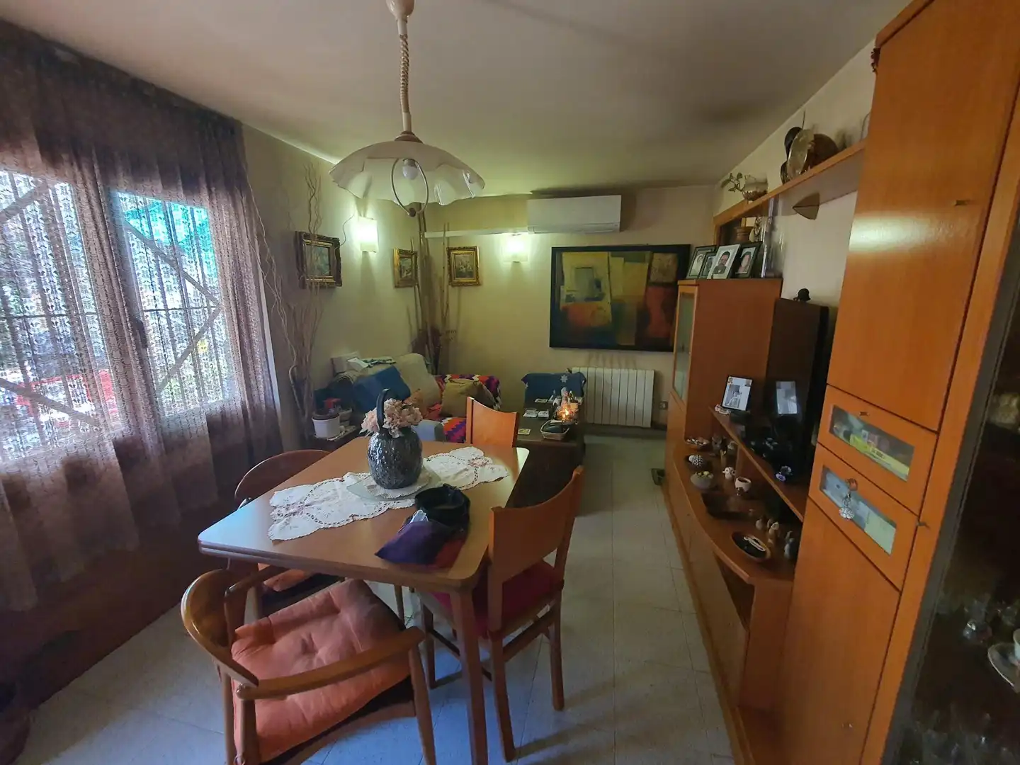 Sala d'estar de Casa o xalet en venda en Sant Cugat del Vallès amb Calefacció, Jardí privat i Terrassa