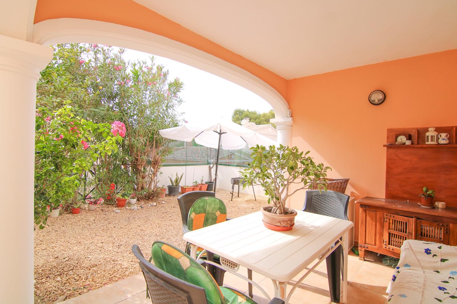 Garten von Einfamilien-Reihenhaus zum Verkauf in Calpe / Calp mit Klimaanlage, Heizung und Privatgarten