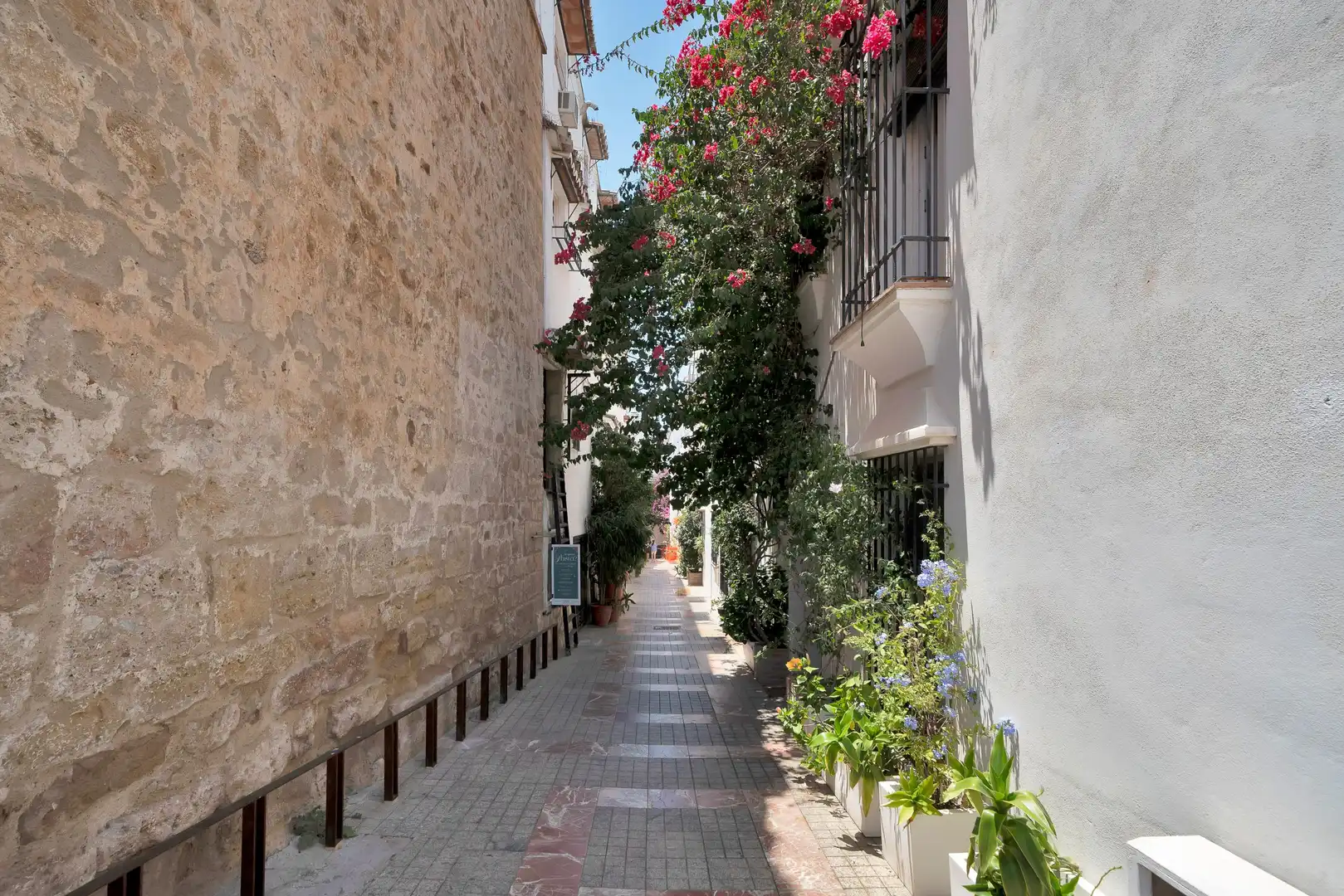 Außenansicht von Gebäude zum Verkauf in Marbella