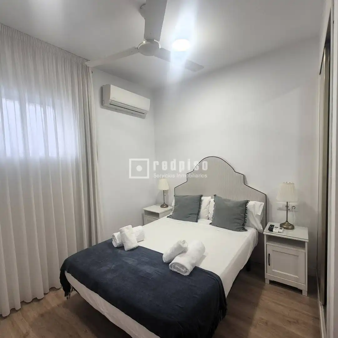 Dormitori de Apartament en venda en Sevilla amb Aire condicionat, Moblat i Alarma