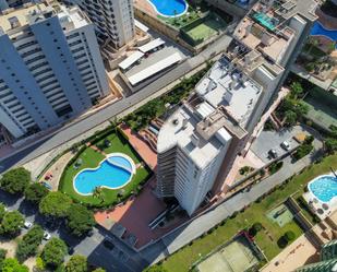 Vista exterior de Àtic en venda en Villajoyosa / La Vila Joiosa amb Aire condicionat, Jardí privat i Terrassa