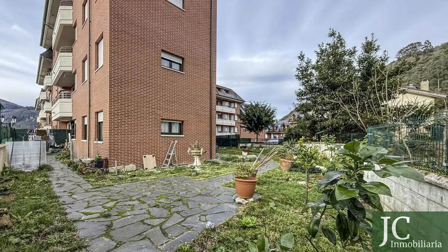 Vista exterior de Planta baja en venta en Limpias con Calefacción, Jardín privado y Terraza