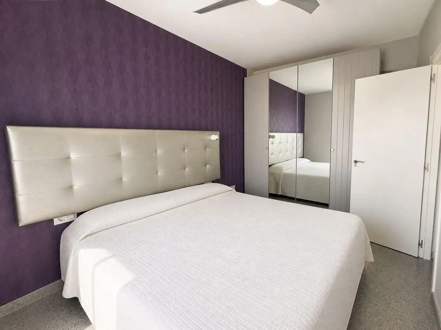 Schlafzimmer von Wohnung zum Verkauf in Sevilla mit Klimaanlage und Terrasse