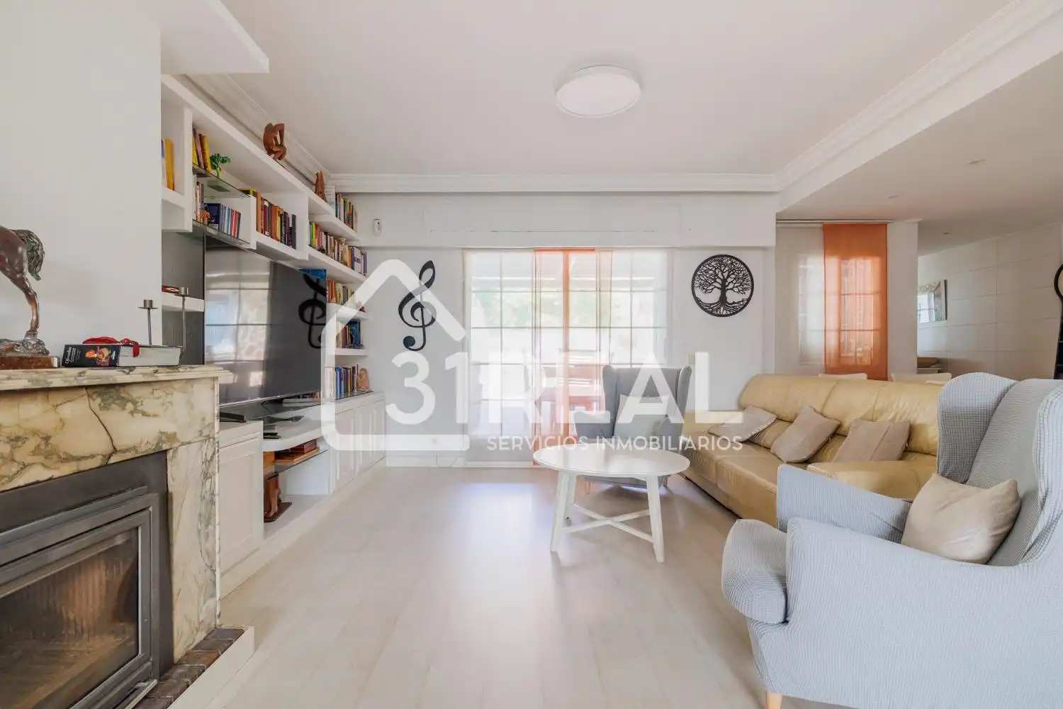 Sala d'estar de Casa o xalet en venda en  Madrid Capital amb Jardí privat, Terrassa i Piscina