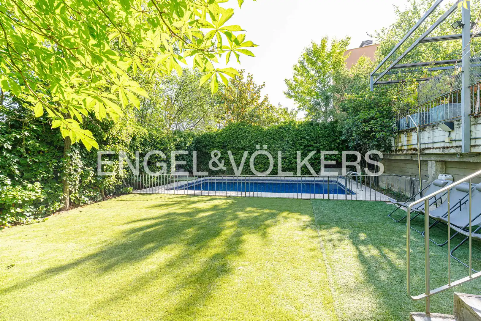 Piscina de Casa o chalet en venta en Pozuelo de Alarcón con Aire acondicionado, Calefacción y Jardín privado