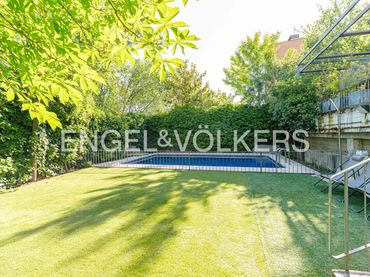 Casa con piscina en venta en Pueblo
