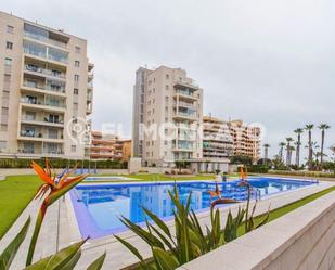 Piscina de Apartament en venda en Torrevieja amb Aire condicionat, Calefacció i Jardí privat