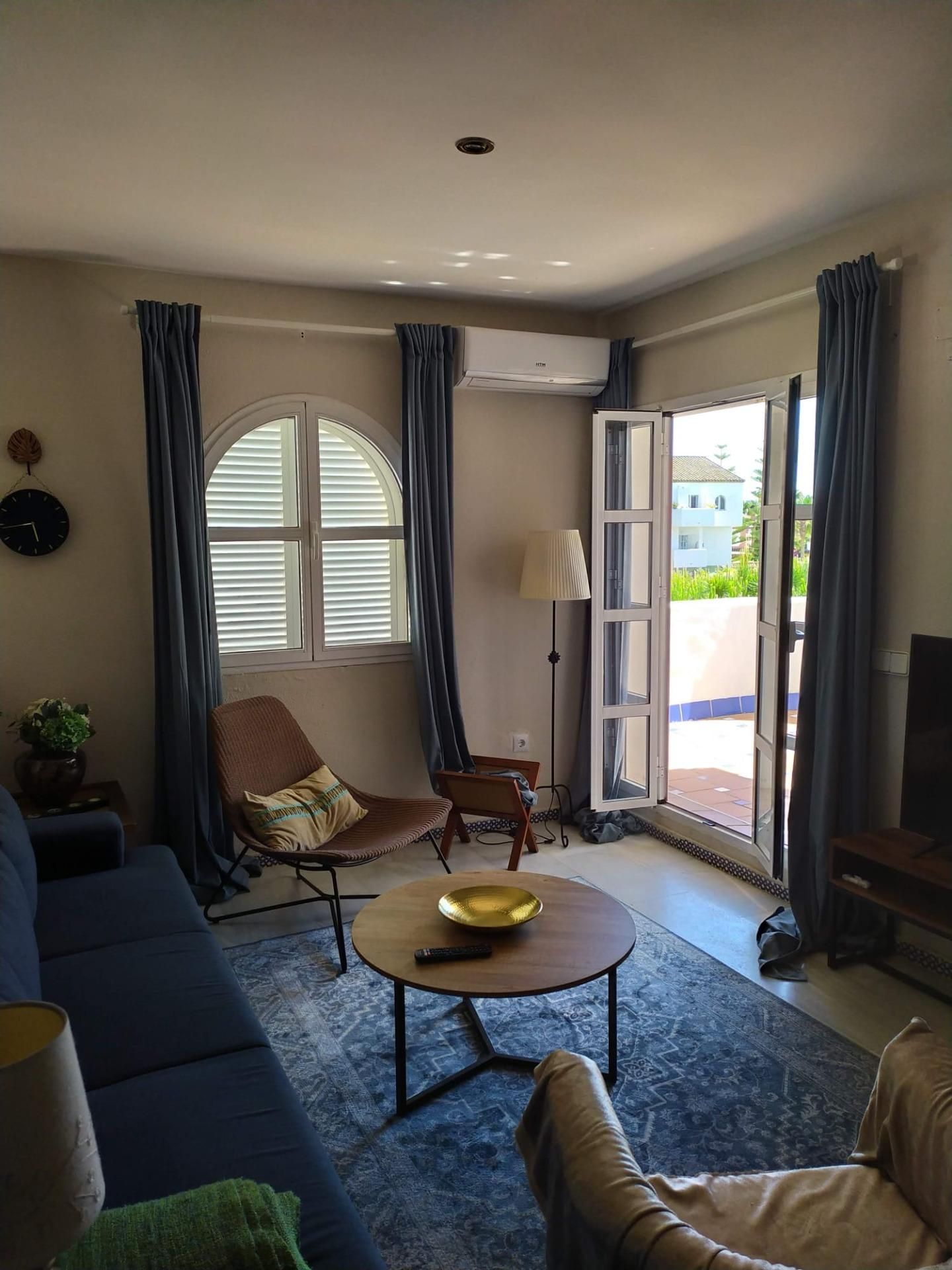 Sala d'estar de Apartament en venda en Chiclana de la Frontera amb Aire condicionat, Terrassa i Piscina comunitària