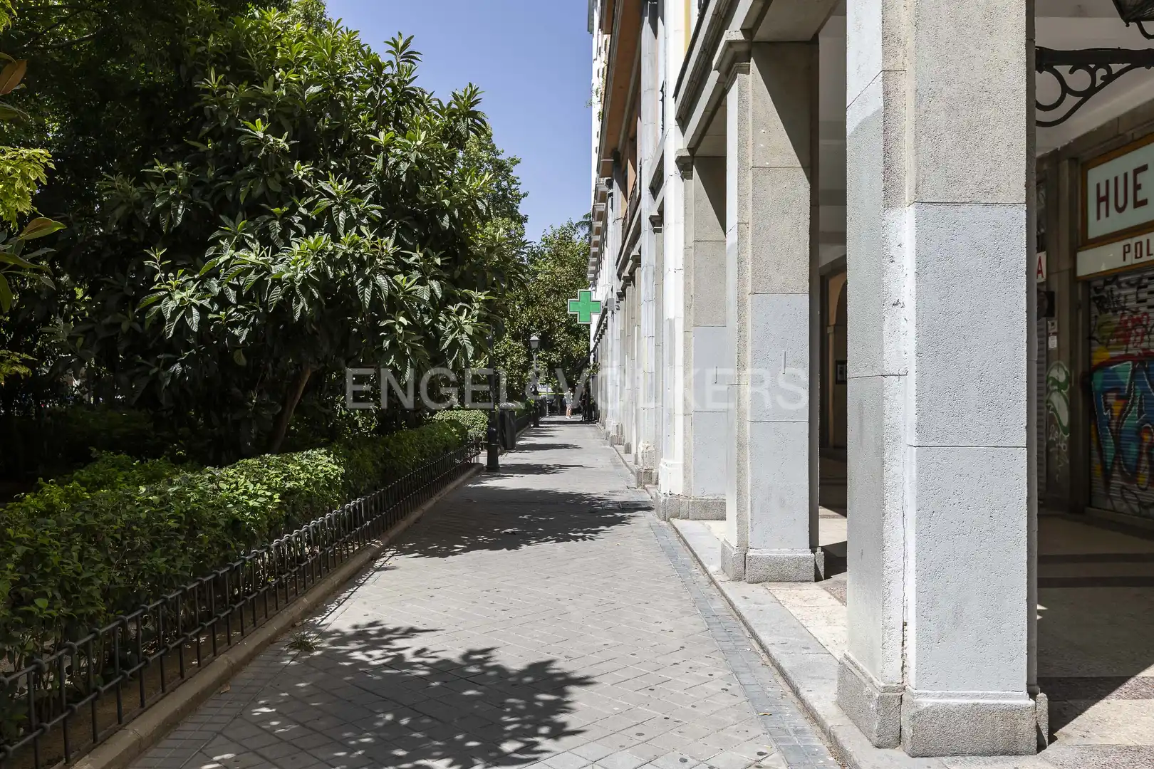 Vista exterior de Casa o chalet en venta en Madrid con Calefacción y Jardín privado