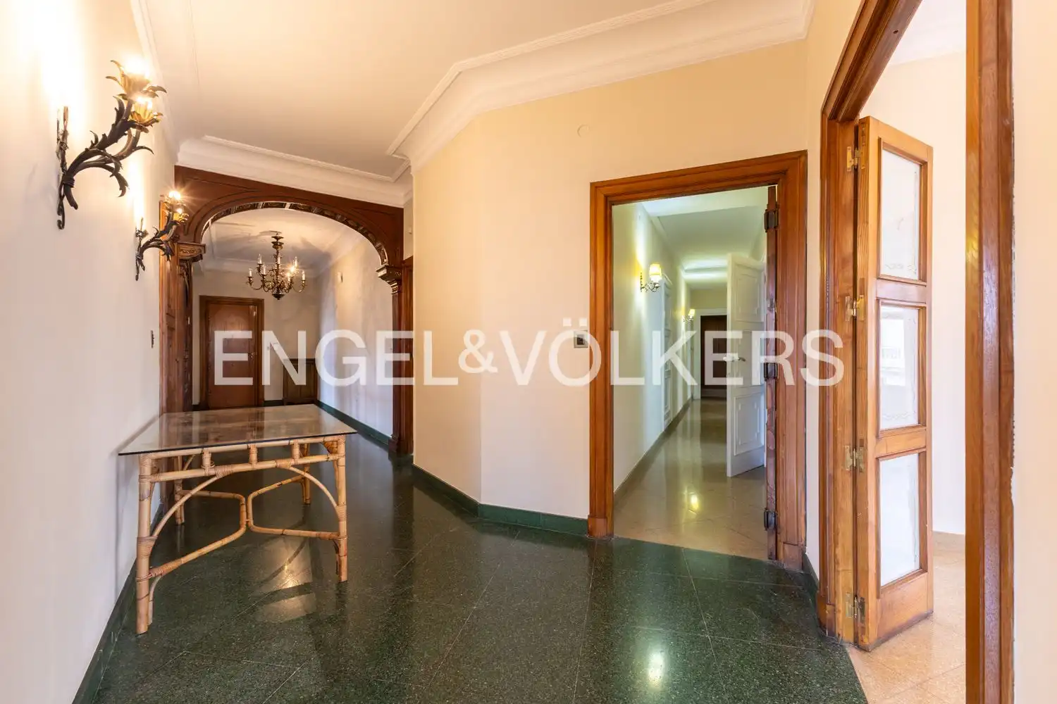 Wohnung zur Miete in Valencia mit Klimaanlage, Heizung und Terrasse